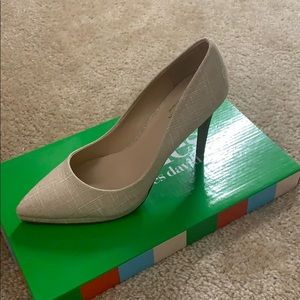 Charles Davis pump size 7.5 new with box